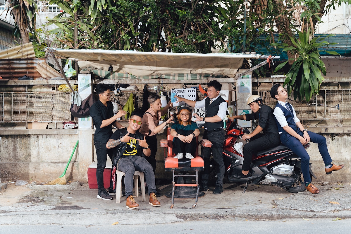 7 Saigon bartenders.
