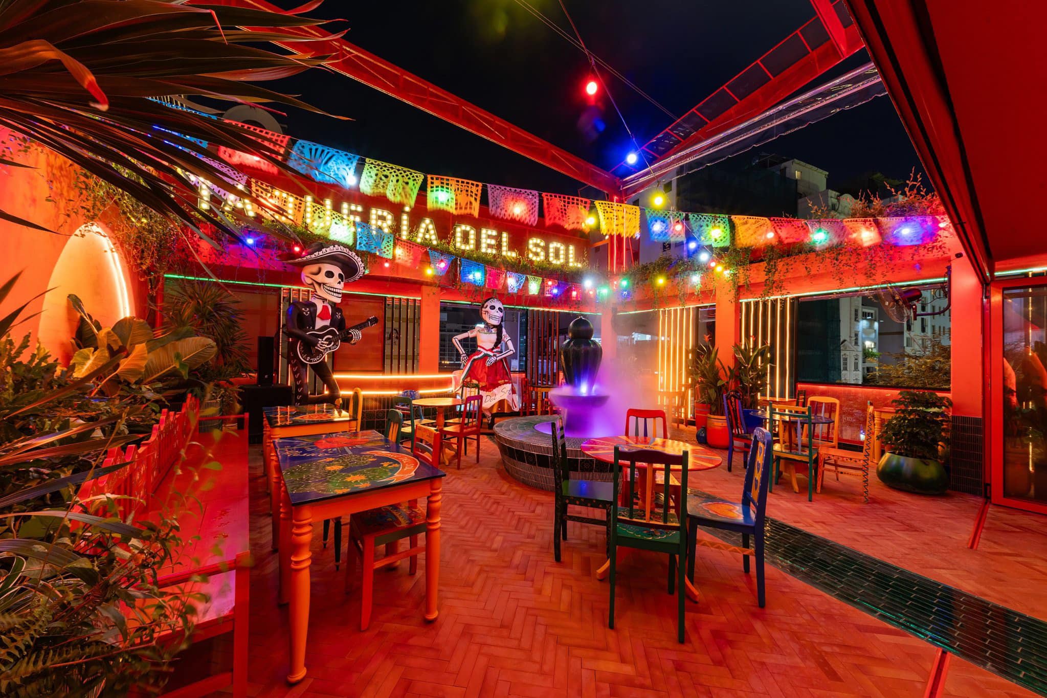 Không gian ăn uống đậm chất Mexico của Taco Del Sol 