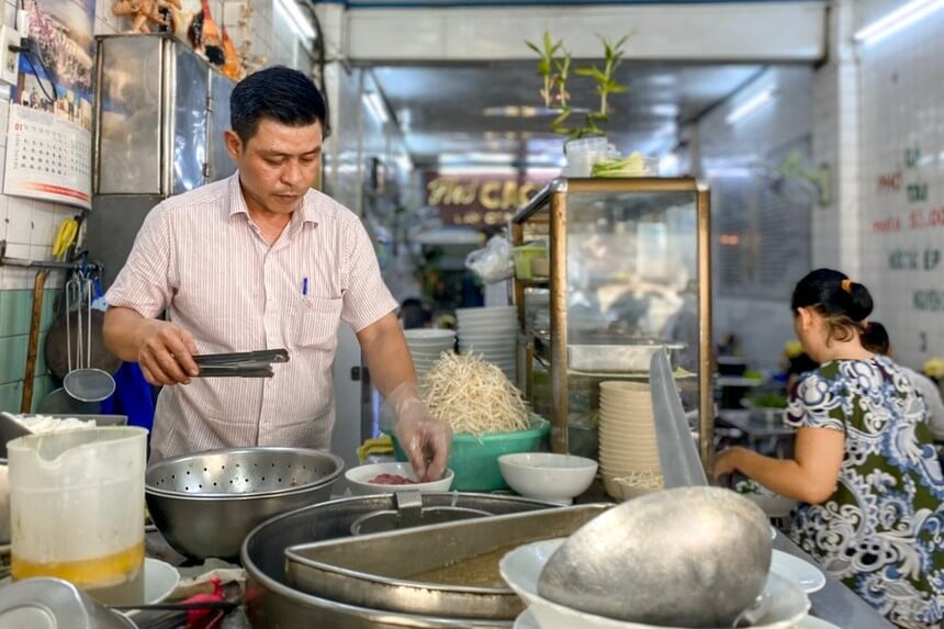 Tran Van Phung at Pho Cao Van