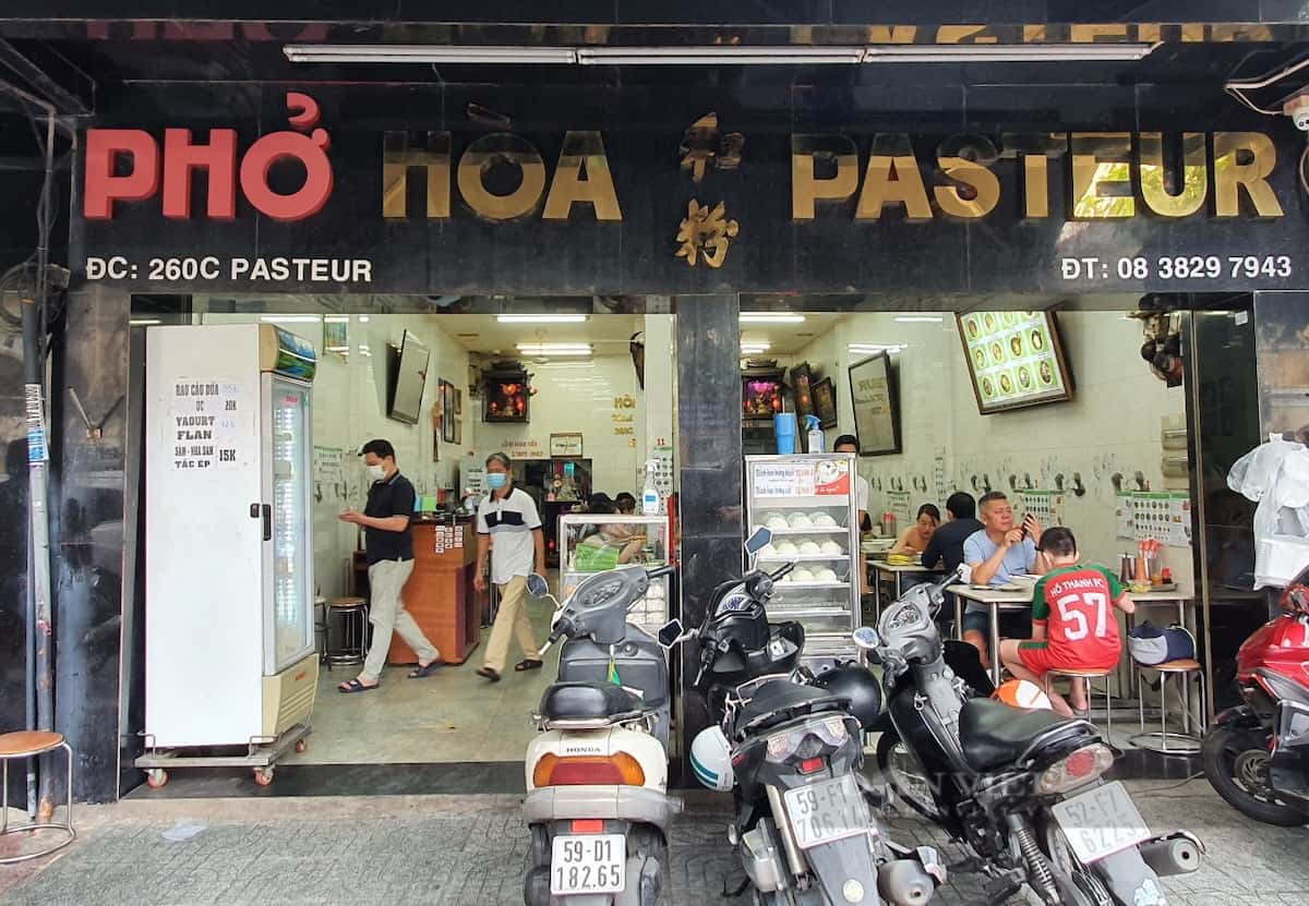 MICHELIN Bib Gourmand recipient Pho Hoa has been serving its meticulously crafted broth to Saigonese locals since 1968