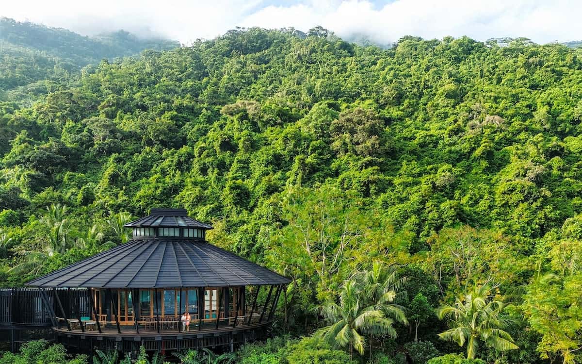 Tingara Restaurant is an eagle's nest perched on the InterContinental Danang Sun Peninsula Resort's dramatic sloping hillside